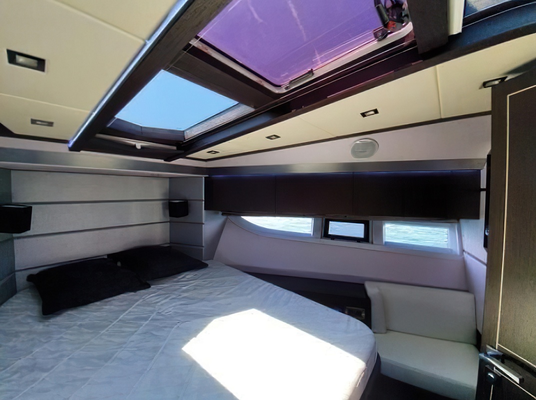 Продается моторная яхта Galeon 700 Skydeck